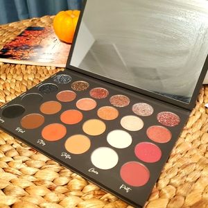 NWOT. Textured Neutrals Makeup pallete- TatiBeauty